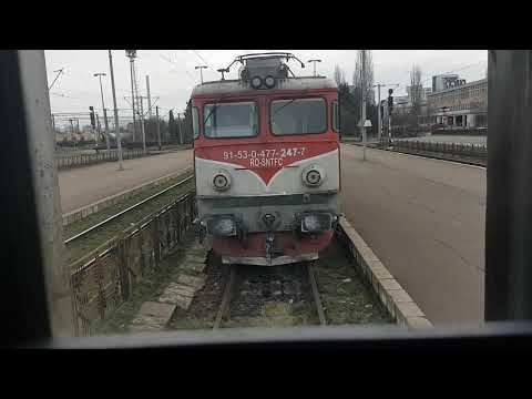 Changing train engines on Ister Sleeper, CFR, Brasov, Romania