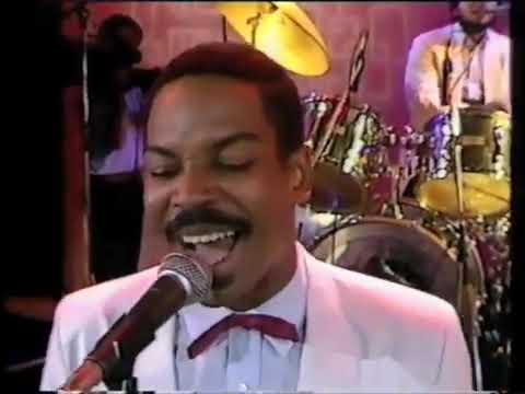 Kim Clarke w/Defunkt - Mind Control  / Avoid The Funk  Live on  Switch    British TV