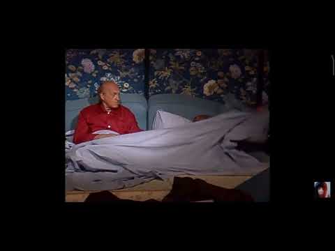 Raimondo Vianello piedi nudi in scena finale casa Vianello