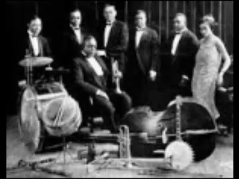 JOE 'KING' OLIVER'S JAZZ BAND AND LOUIS ARMSTRONG