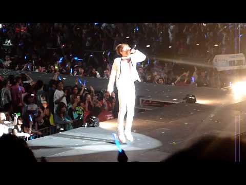 [FANCAM] 120520 SMTown Anaheim - Dancing Out (Teuk/Wook focused)