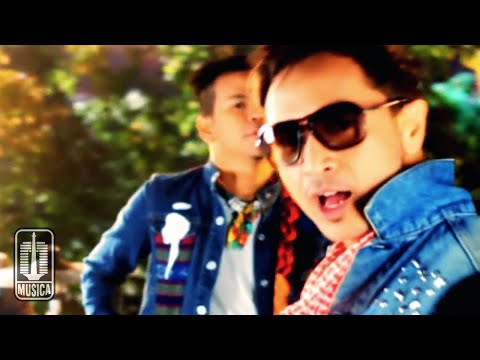 Di Atas Awan video