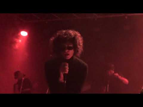 MARILINA BERTOLDI FUMAR DE DIA EN VIVO TEATRO FLORES.