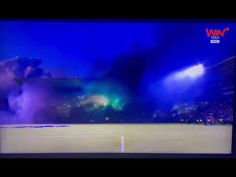 "Terrible recibimiento de la Blue Rain y Comandos Azules de Millonarios vs Boyacá Chicó" Barra: Blue Rain &bull; Club: Millonarios &bull; País: Colombia