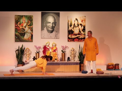 Jubiläums-Yogastunde mit Narendra - Yoga Vidya Live,  21.05.22, 09:15 Uhr