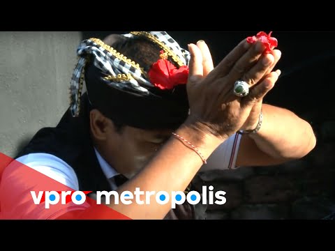 New year's day in total silence at Bali - vpro Metropolis 2014