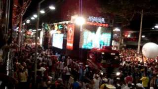 Jammil cantando " We are Carnaval..."