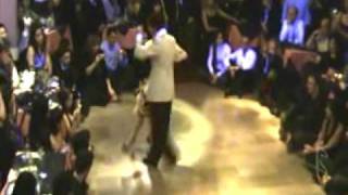 Federico Naveira Ines Muzzopappa bailan en Porteño y Bailarín