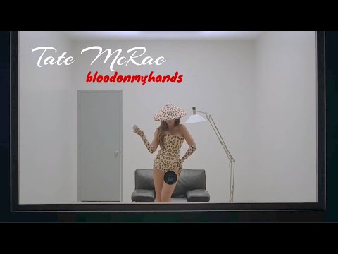Videoclip de bloodonmyhands (feat. Flo Milli) — Tate McRae