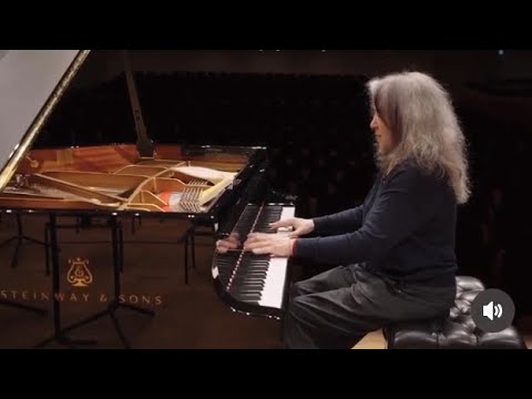 Chopin Prélude Op. 28 No. 11 - Martha Argerich (with funny ending)