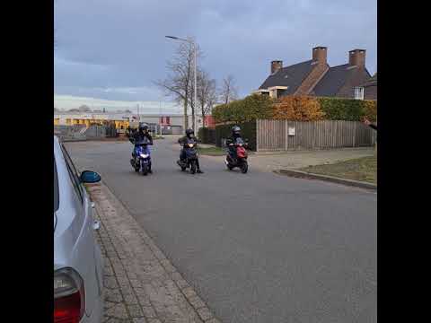 RaceDay @ Runner Parts Gilera Runner 180cc Piaggio Zip SKR 172 AC Blue Piaggio Zip Hexa 172 LC Red
