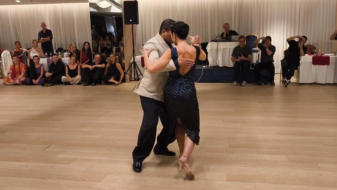 Carlos Estigarribia y Marina Alcaide - Quedemonos aquí - 1957