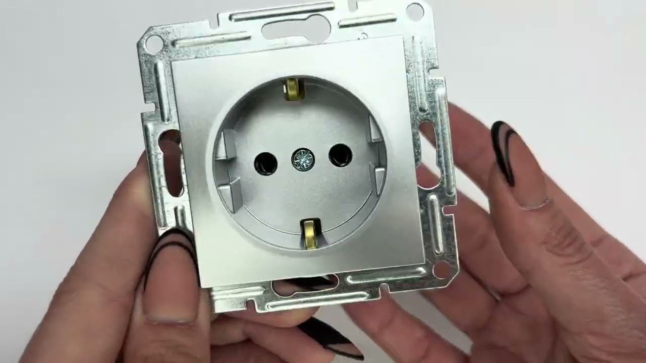 Розетка одинарная с/з SCHNEIDER Asfora алюминий EPH2900161