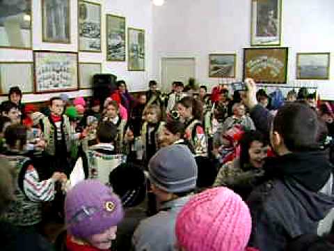 Copiii de la scoala Vatra Hudesti, Botosani la 15 ianuarie 2010