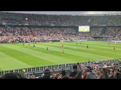Croatian fans singing - Croatia-Spain in de Kuip! ❤️