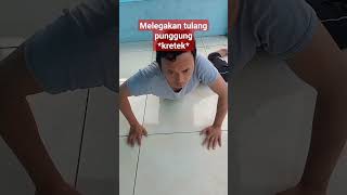 Download lagu 'kretekk' stiff spine this is the solution #shorts mp3