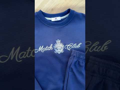 фото костюм женский свитшот и джоггеры 0