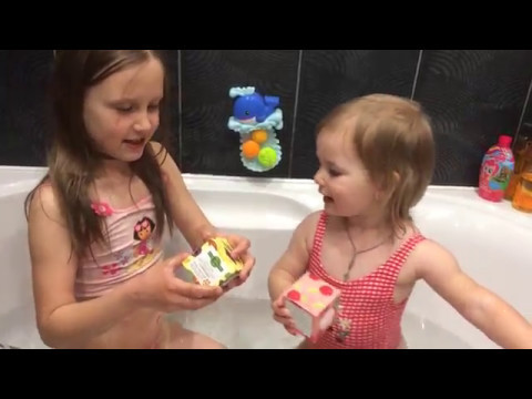 Бомбочки в ванной Бурлящие шары Детки сделали джакузи Видео для детей Bath bomb