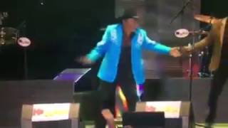 Pasito Perron en la Fiesta de La Ke Buena Dinastia Mendoza