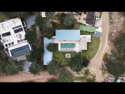 Video de YouTube - Alquiler temporal Casa 5 dormitorios y servicio Laguna Escondida