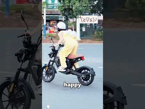 The girl is too short, but the motorcycle is too tall.#girl #feed #funny #shortvideo #popular