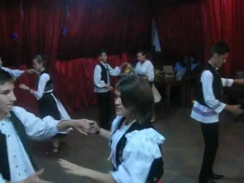 GRUPUL DE DANS CERMEI 5