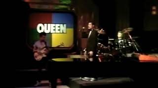 Queen - las palabras de amor (top of the pops 1982)