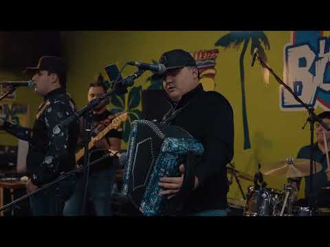 Edgardo Nuñez ft Dani Tapia - La Negra [En Vivo]