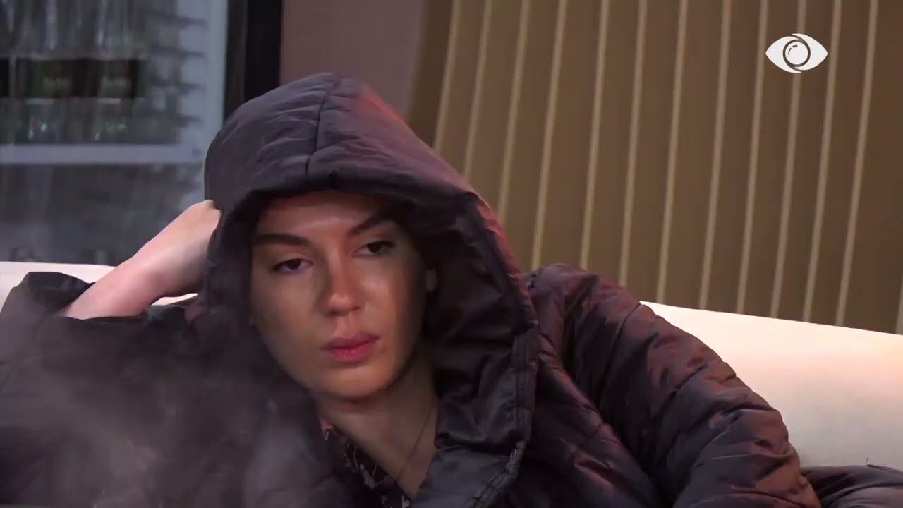 “Të jap unë nga cigaret e mia”/ Ola diskuton për paketat, Laerti-Gjestit: Ke bërë be në Zot!