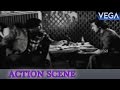 Kamal Hassan Beats Sukumaran At Cabret Hall Kaathirunna Nimisham Movie Scenes