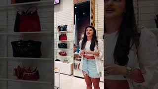 — Կարողա՞ էս գույնն էր պետք 😂