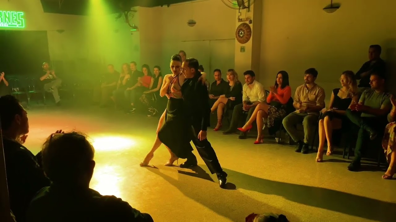 Jonathan Spitel y Betsabet Flores - En Juernes Milonga - (1/3)