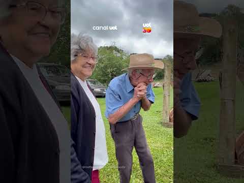 Senhor de 93 anos se emociona ao ganhar casal de carneiros de presente