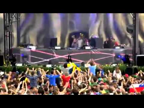 Avicii Live  Tomorrowland 2011 - Armin van Buuren feat. Laura V - Drowning