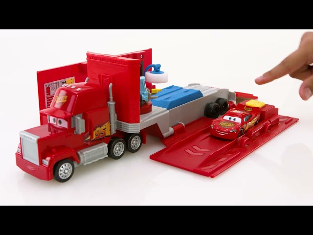 Vídeo relacionado con Mattel Cars Camión Mack convertible Pista para coches de juguete con lanzadores, regalo para niños +3 años (HDC75)