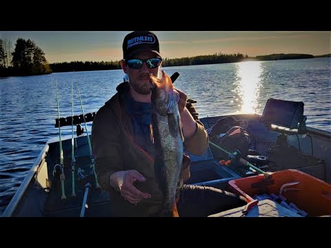 JIGIKALASTUSTA VUOTJÄRVEN TUMMISSA VESISSÄ | KUHA | KUHANKALASTUS | KALASTUS