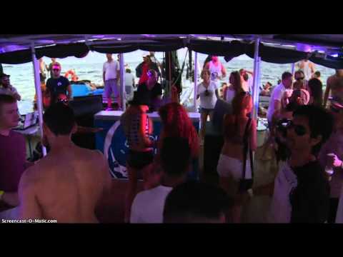 Dennis Ferrer on the decks