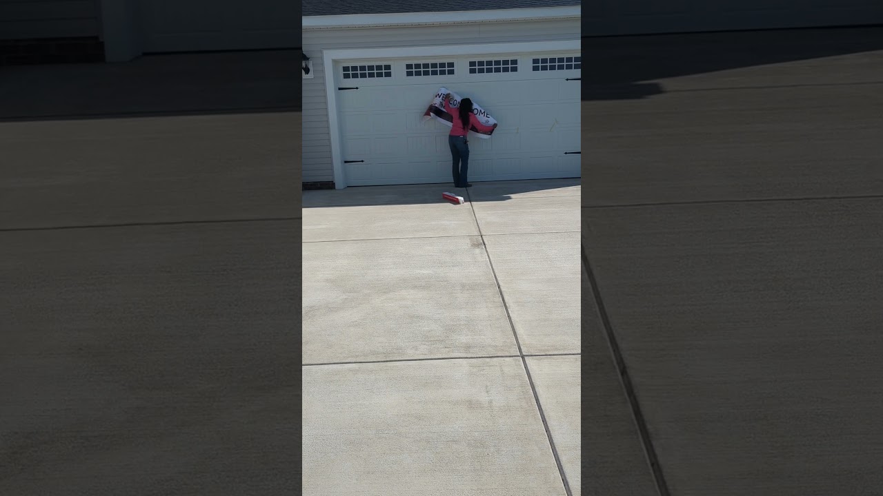 how to Hang welcome Home banner #blackrealtor #northcarolinarealtor #closingday