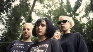 bikini kill - feels blind (1991) hq + lyrics