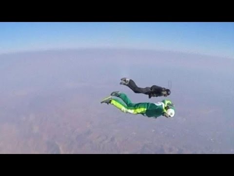 Skydiver jumps seven kilometers without a parachute
