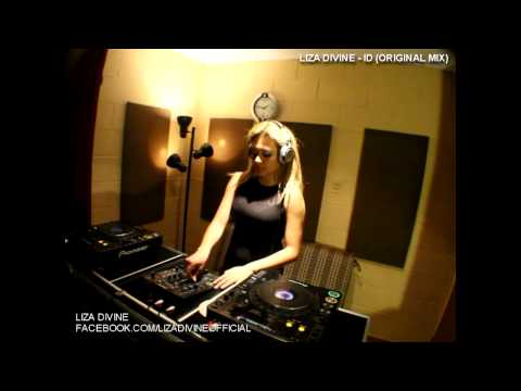 Liza Divine - Live Mini Dj Set