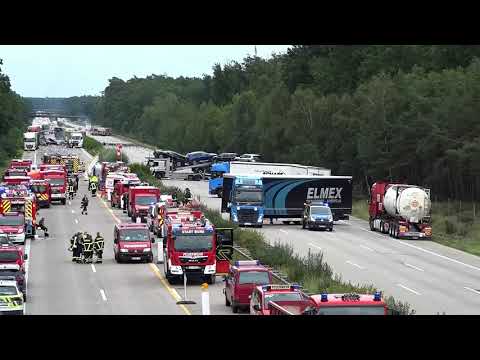 EIL❗️Horrorunfall auf A2 bei Burg fordert 2 Tote   LKWs brennen   Gasflaschen explodieren