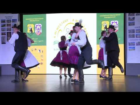 Az Esztergom Néptáncegyüttes produkciója