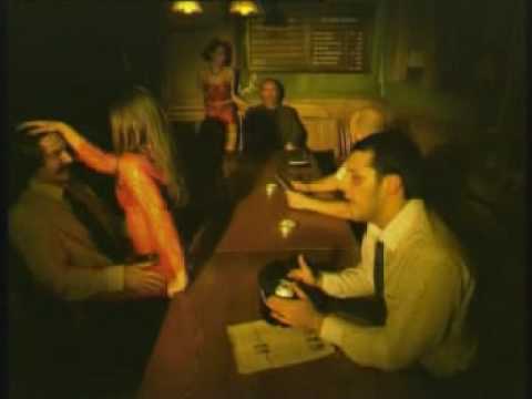 Nyers - Fényre csúnyuló lányok