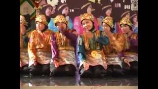 preview picture of video 'The Saman Dance Team of SMPN 85 Jakarta @TMII 2013'