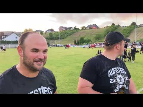 Ramon Jahn und Pascal Prochnow, Aufstiegstrainer TuS Euren, nach dem 1:0 gegen Sauertal