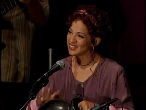 Perla Batalla Sings La Llorona