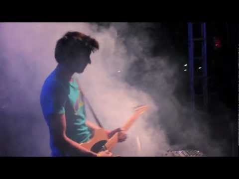 Dualist Inquiry - Scary Monsters & Nice Sprites Remix Live at Bacardi NH7 Weekender 2011