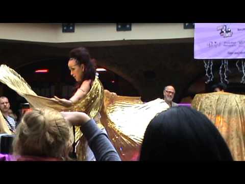 london tatoo convention burlesque dancer