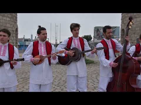 Conjunto de Tamburas croatas de la Juventud croata de Bs As DHKSS visitaron el Arco de Córdoba